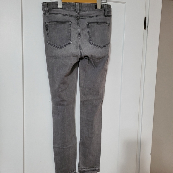 Paige Women Jean's Hoxton Ankle Peg , distressed,  rough hem Size 28x29 - Picture 3 of 6